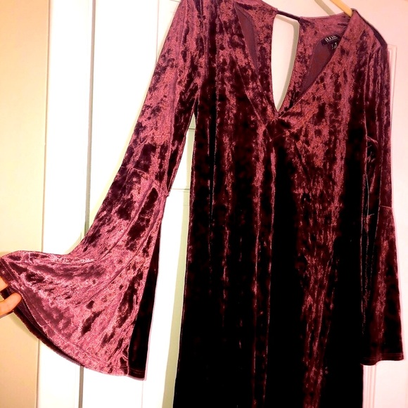 NWT a.n.a. V-neck Wine Medium Stretchy Velvet Dress - Picture 3 of 8